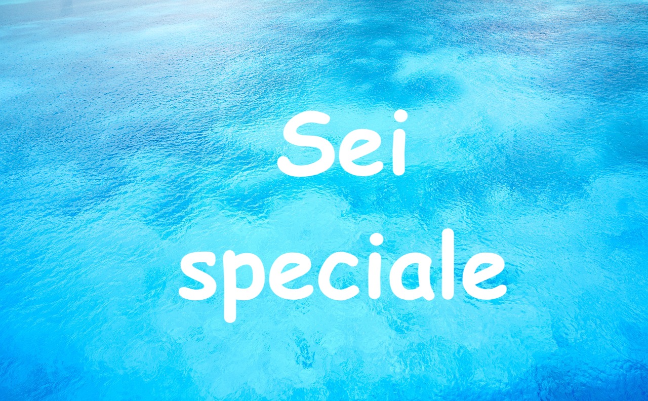  foto di mare azzurro con la scritta sei speciale